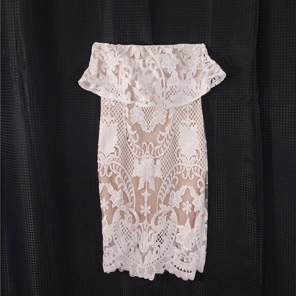 FASHION NOVA! NUDE BEIGE/TAN STRETCH OVERLAID W/WHITE ORNATE LACE DRESS! SZ XS - Picture 2 of 11